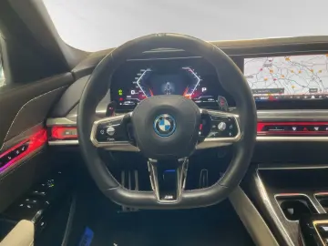 M760e xDrive SkyLounge DA&PAProf. Autobahnass.
