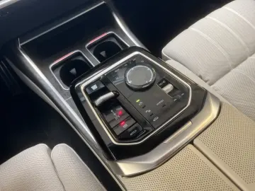 M760e xDrive SkyLounge DA&PAProf. Autobahnass.