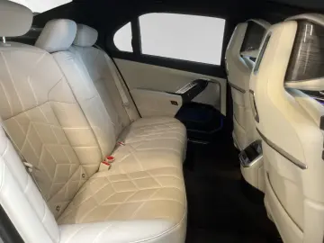 M760e xDrive SkyLounge DA&PAProf. Autobahnass.