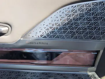 M760e xDrive M PERFORMANCE   MASSAGEFUNKTION