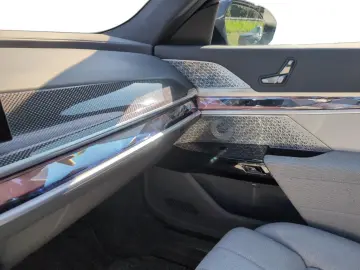 M760e xDrive M PERFORMANCE   MASSAGEFUNKTION