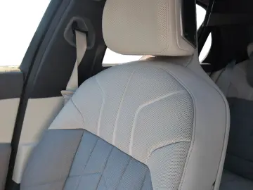 M760e xDrive M PERFORMANCE   MASSAGEFUNKTION