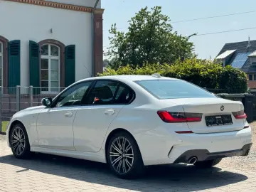 320 i M Sportpaket  MFL SHZ NAVI