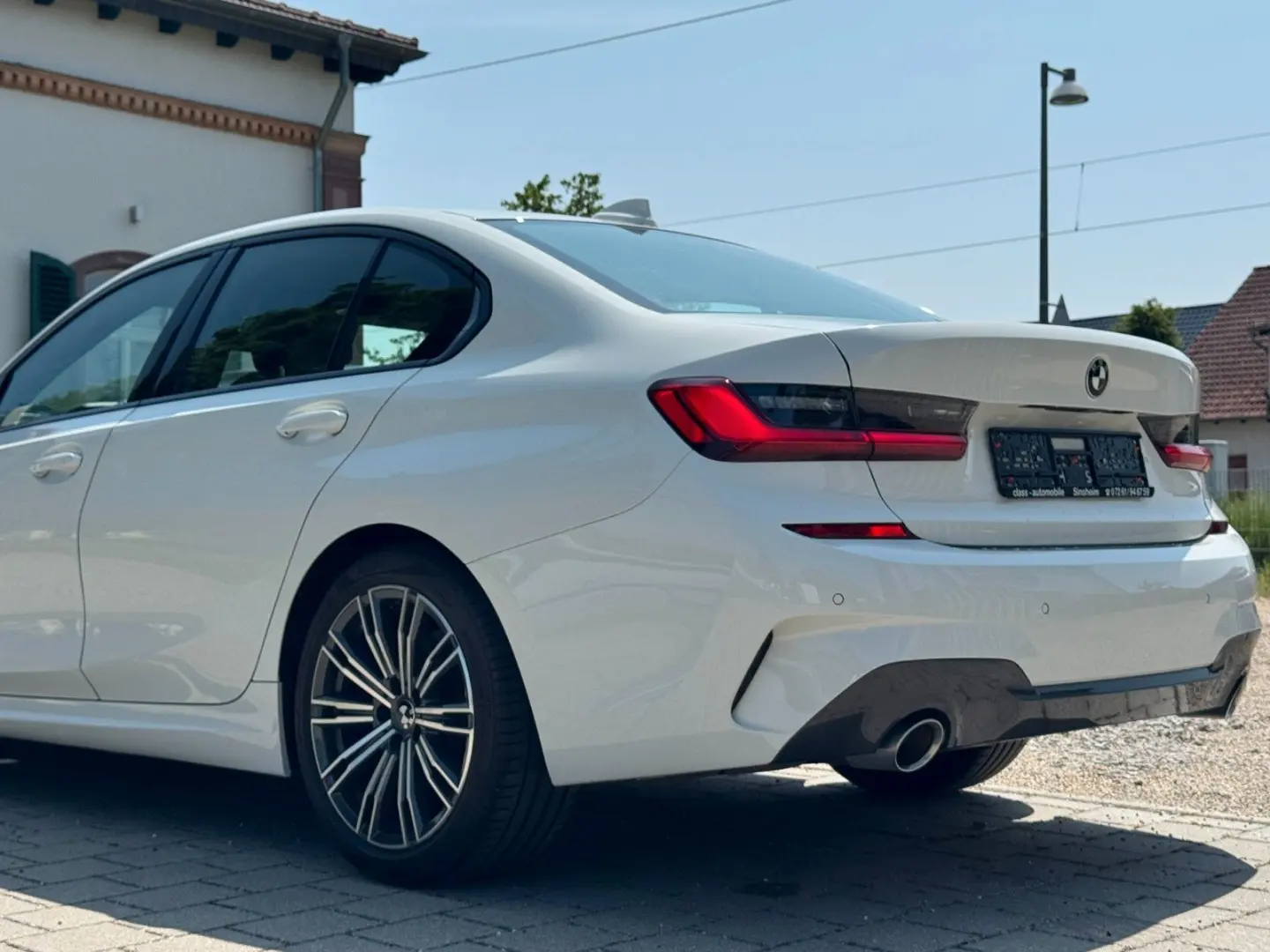 320 i M Sportpaket  MFL SHZ NAVI