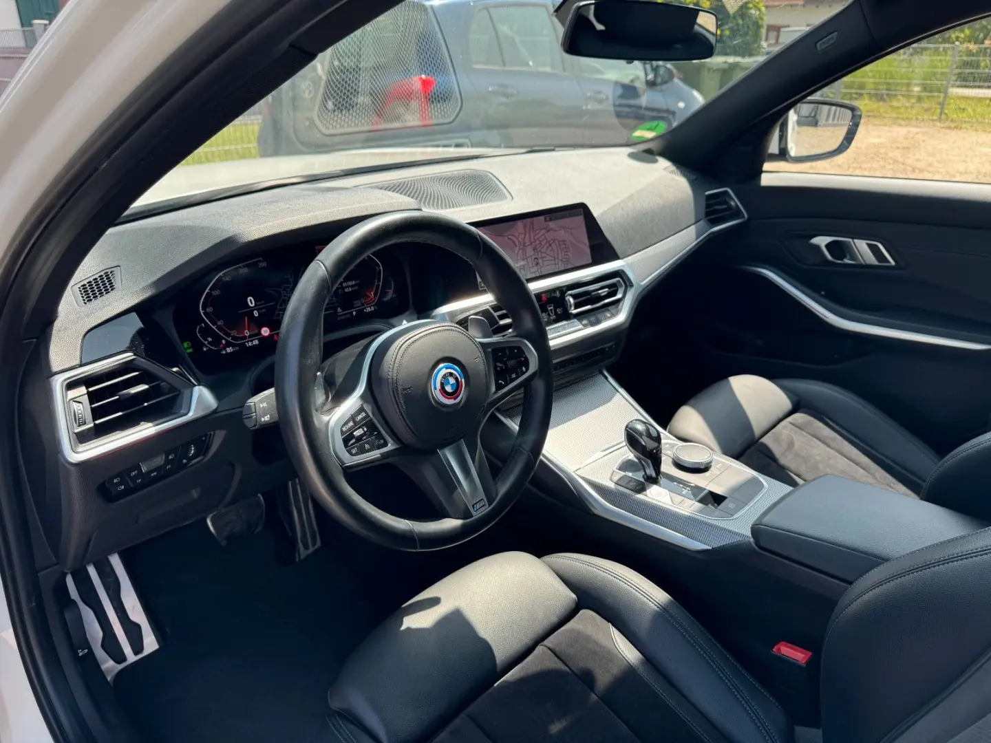 320 i M Sportpaket  MFL SHZ NAVI