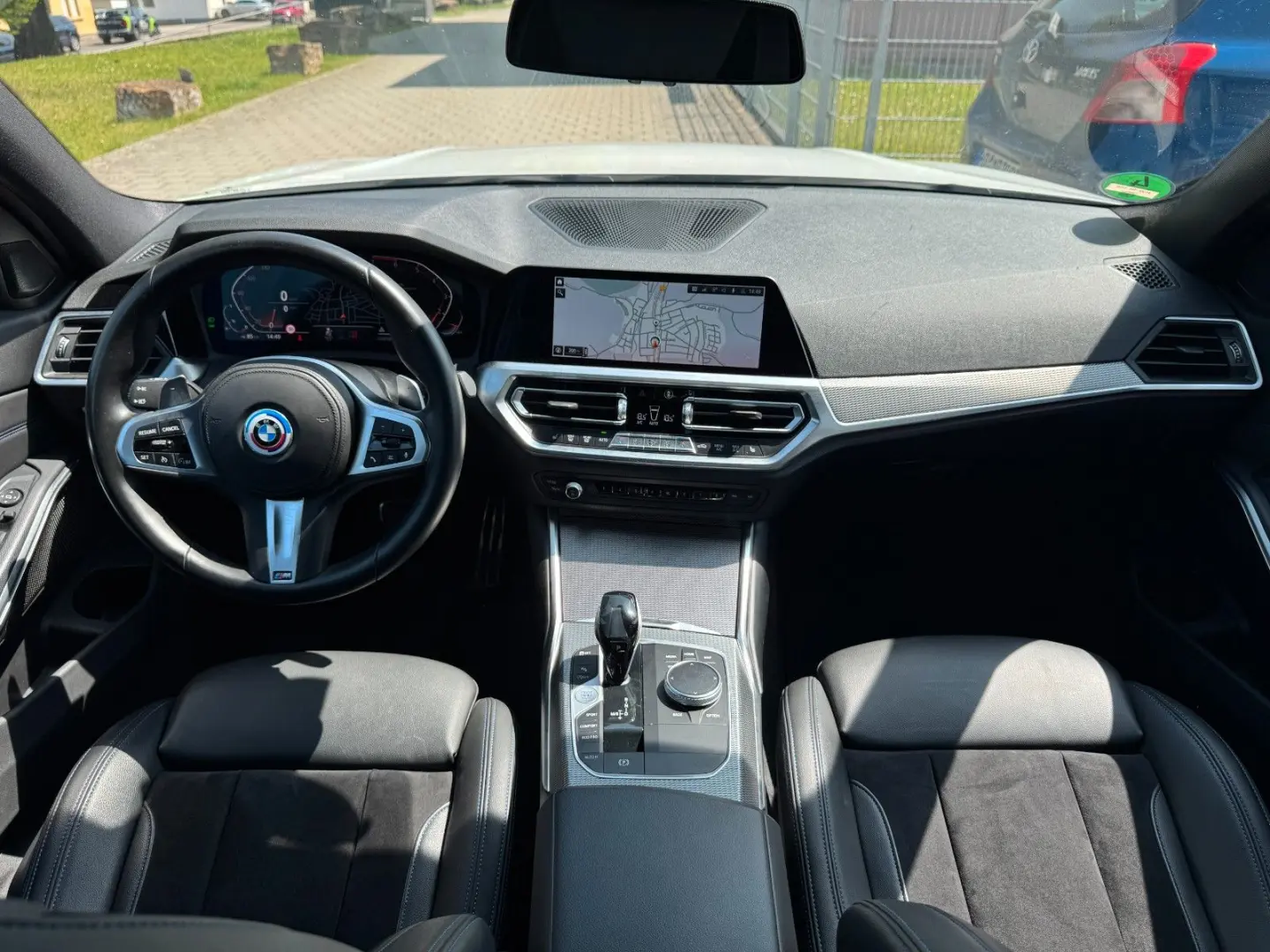 320 i M Sportpaket  MFL SHZ NAVI