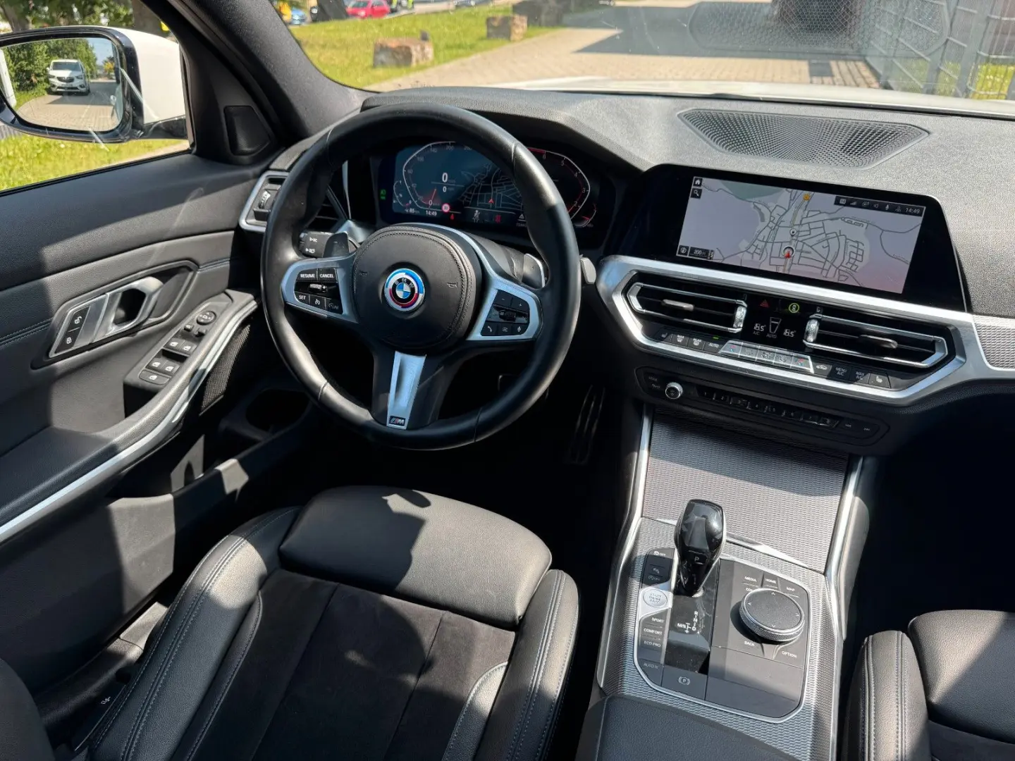 320 i M Sportpaket  MFL SHZ NAVI