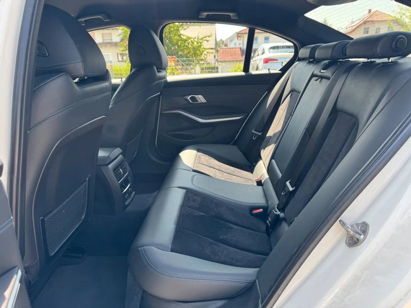 320 i M Sportpaket  MFL SHZ NAVI