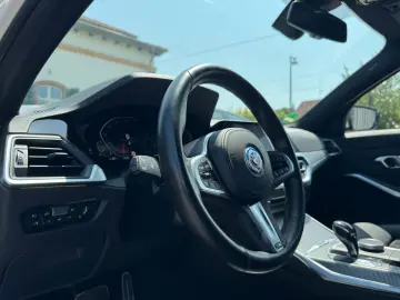 320 i M Sportpaket  MFL SHZ NAVI
