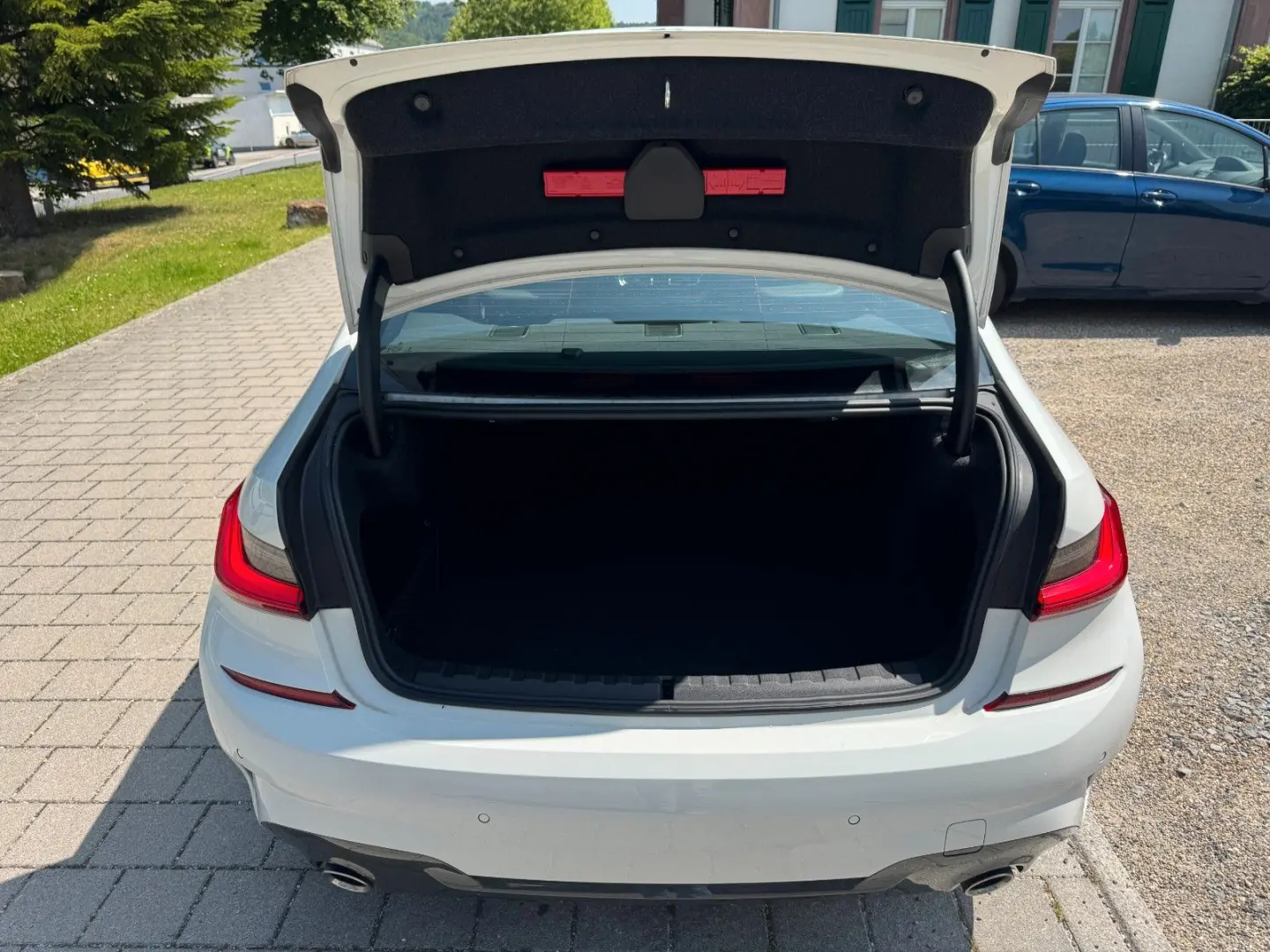 320 i M Sportpaket  MFL SHZ NAVI