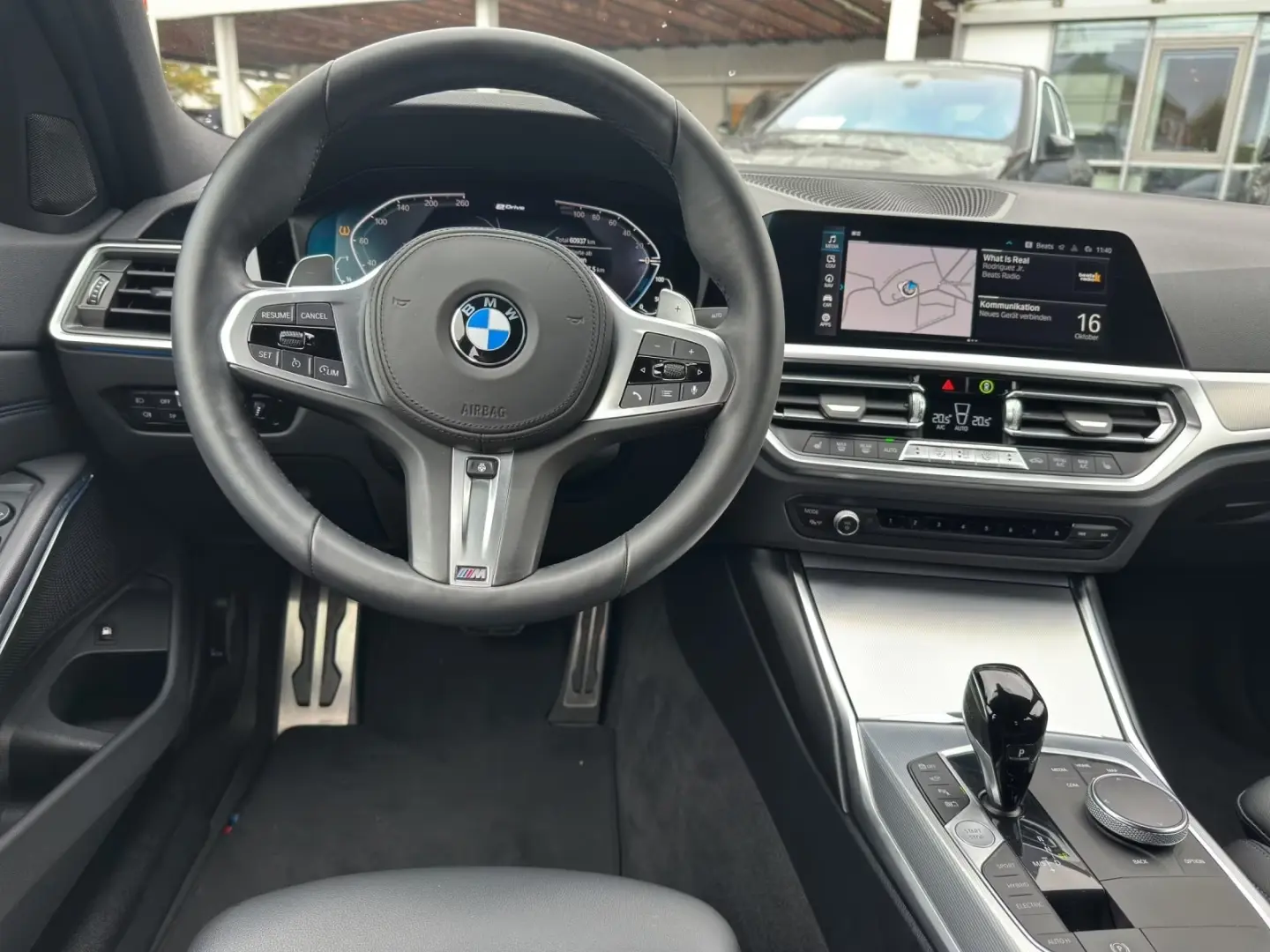 BMW 320 și Limuzină M SPORT LASER LIVE