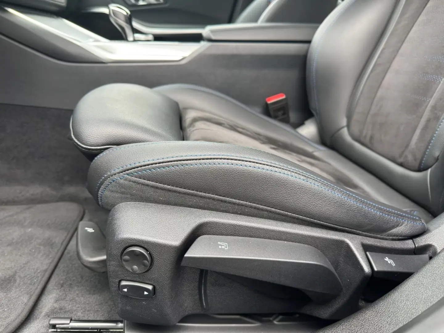 BMW 320 și Limuzină M SPORT LASER LIVE