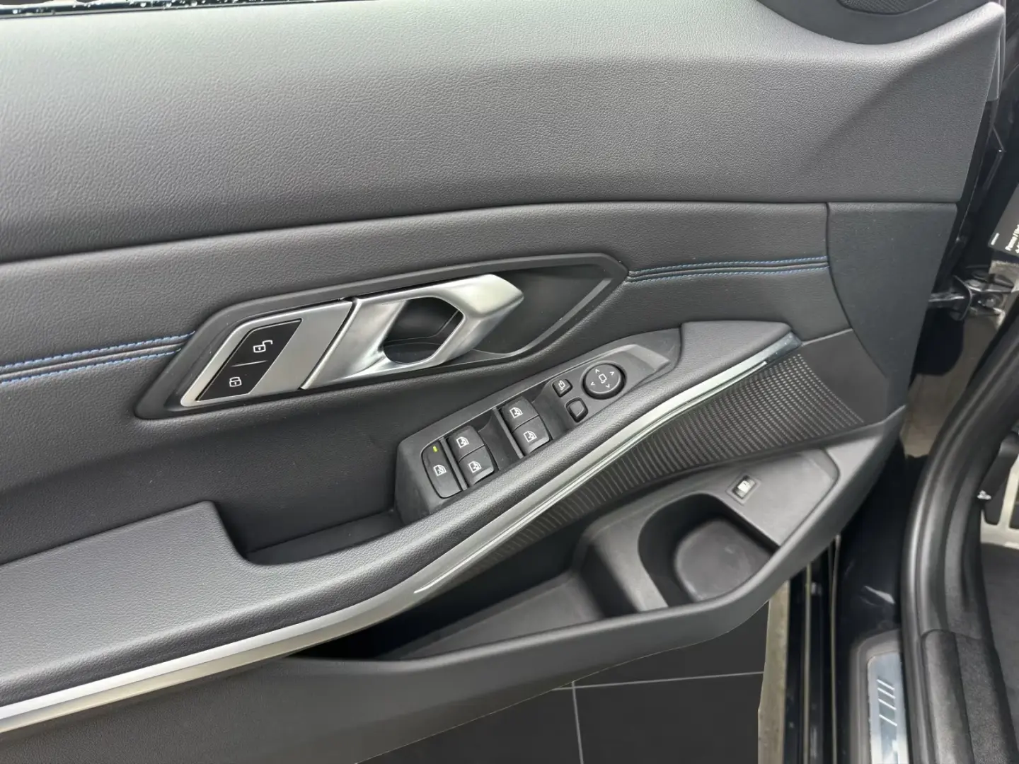 BMW 320 și Limuzină M SPORT LASER LIVE