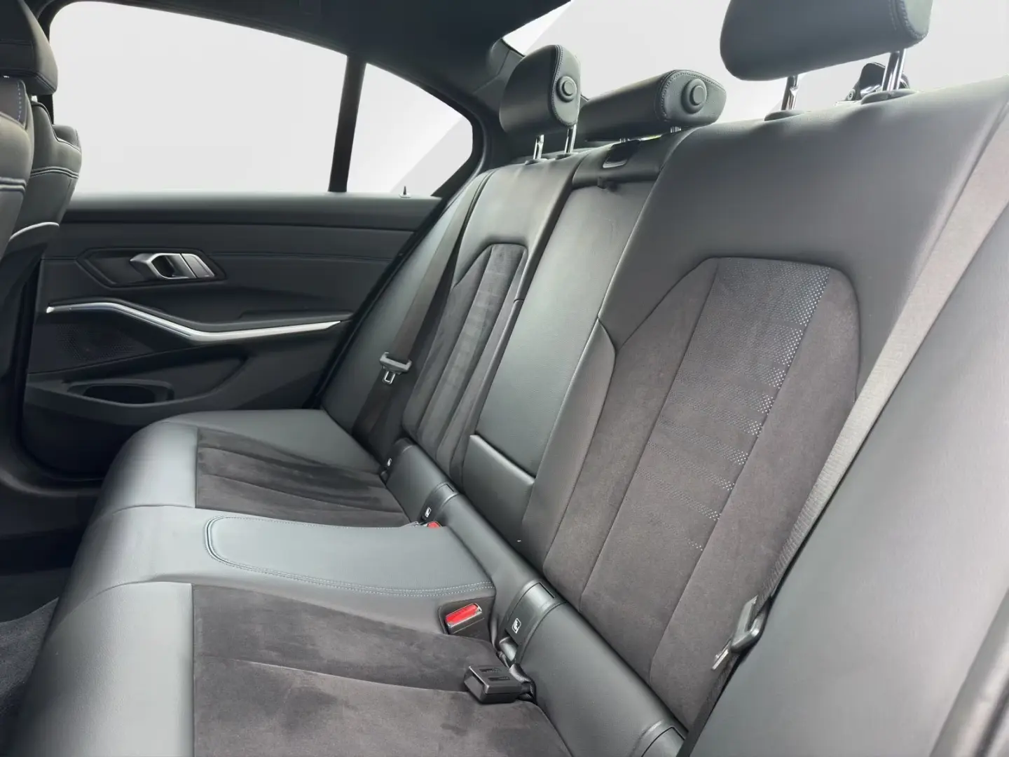 BMW 320 și Limuzină M SPORT LASER LIVE
