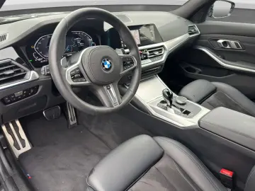 BMW 320 și Limuzină M SPORT LASER LIVE
