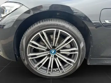 BMW 320 și Limuzină M SPORT LASER LIVE