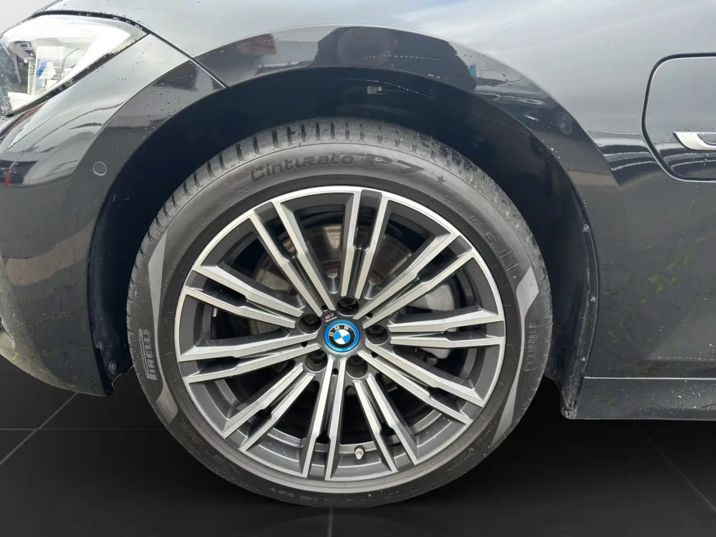 BMW 320 și Limuzină M SPORT LASER LIVE