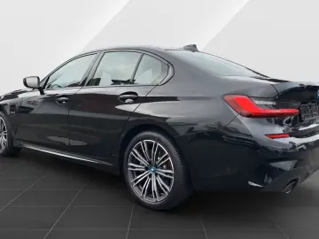 BMW 320 și Limuzină M SPORT LASER LIVE