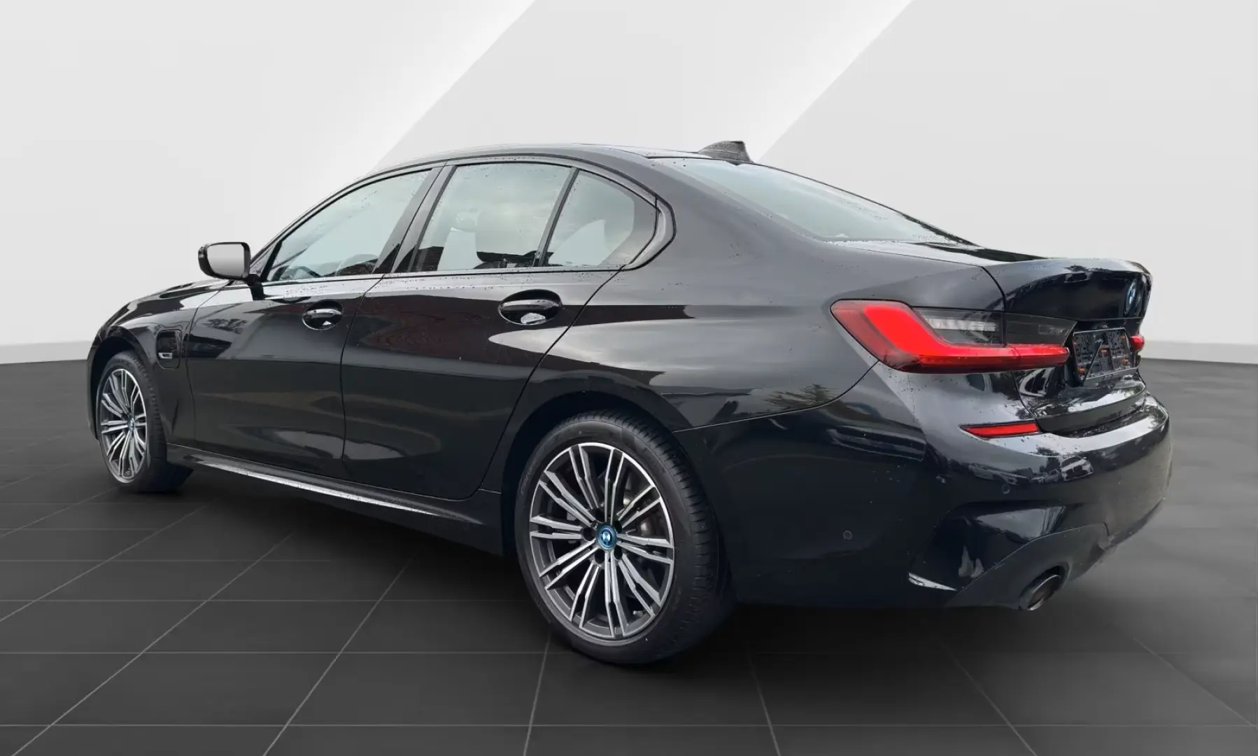 BMW 320 și Limuzină M SPORT LASER LIVE