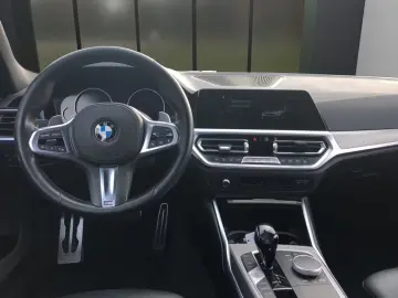 BMW 320 i Cameră LIM M-SPORT LED NAVI