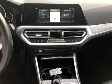BMW 320 i Cameră LIM M-SPORT LED NAVI