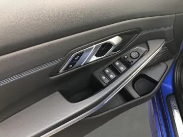 BMW 320 i Cameră LIM M-SPORT LED NAVI