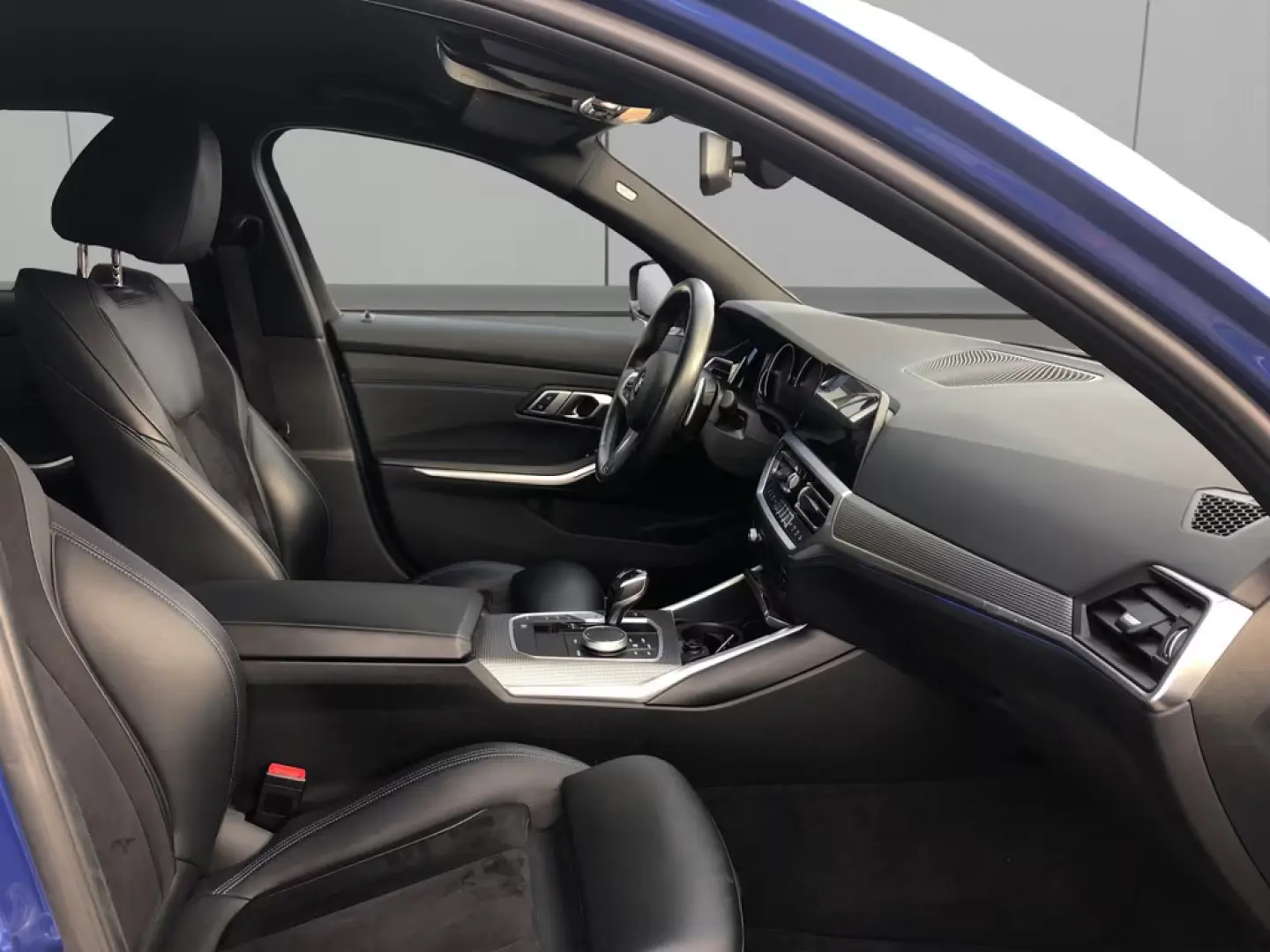 BMW 320 i Cameră LIM M-SPORT LED NAVI
