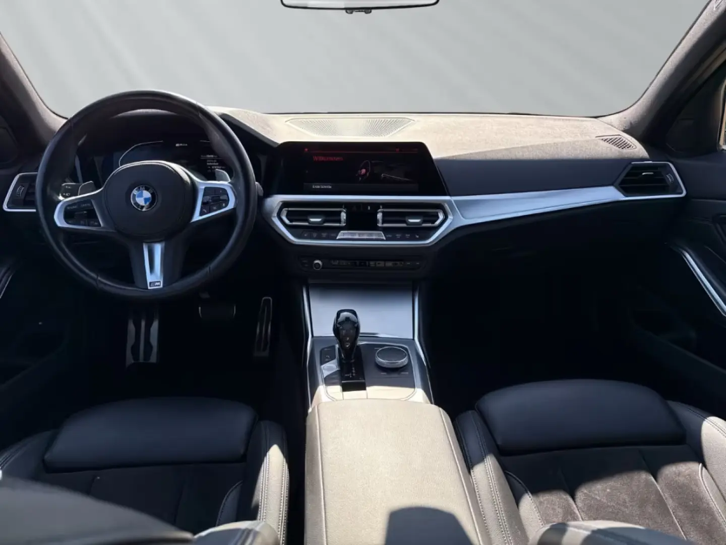 BMW 330 e Limuzina M Sport Navi LED SHZ