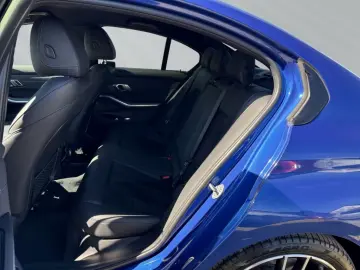 BMW 330 e Limuzina M Sport Navi LED SHZ