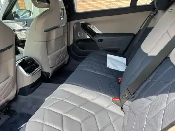 M760 e xDrive 4xmassag SkyDACH Autobahnassistent