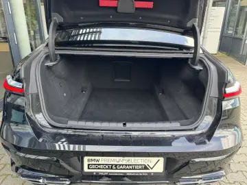 M760e xDrive Autobahnas. P.SKY Massage Autm.Tür