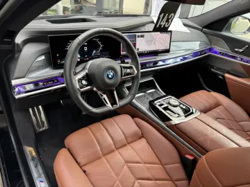 M760e xDrive Autobahnas. P.SKY Massage Autm.Tür
