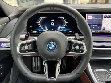 M760e xDrive Autobahnas. P.SKY Massage Autm.Tür
