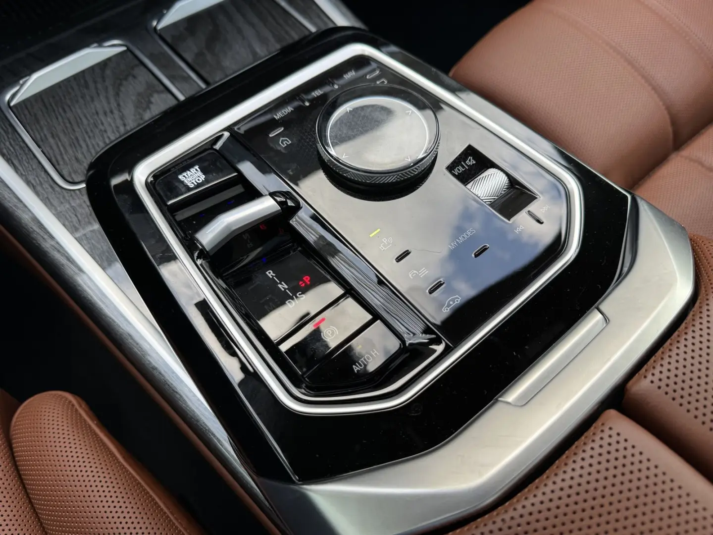 M760e xDrive Autobahnas. P.SKY Massage Autm.Tür