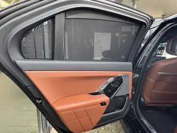 M760e xDrive Autobahnas. P.SKY Massage Autm.Tür