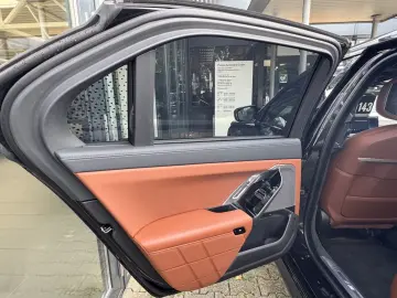 M760e xDrive Autobahnas. P.SKY Massage Autm.Tür