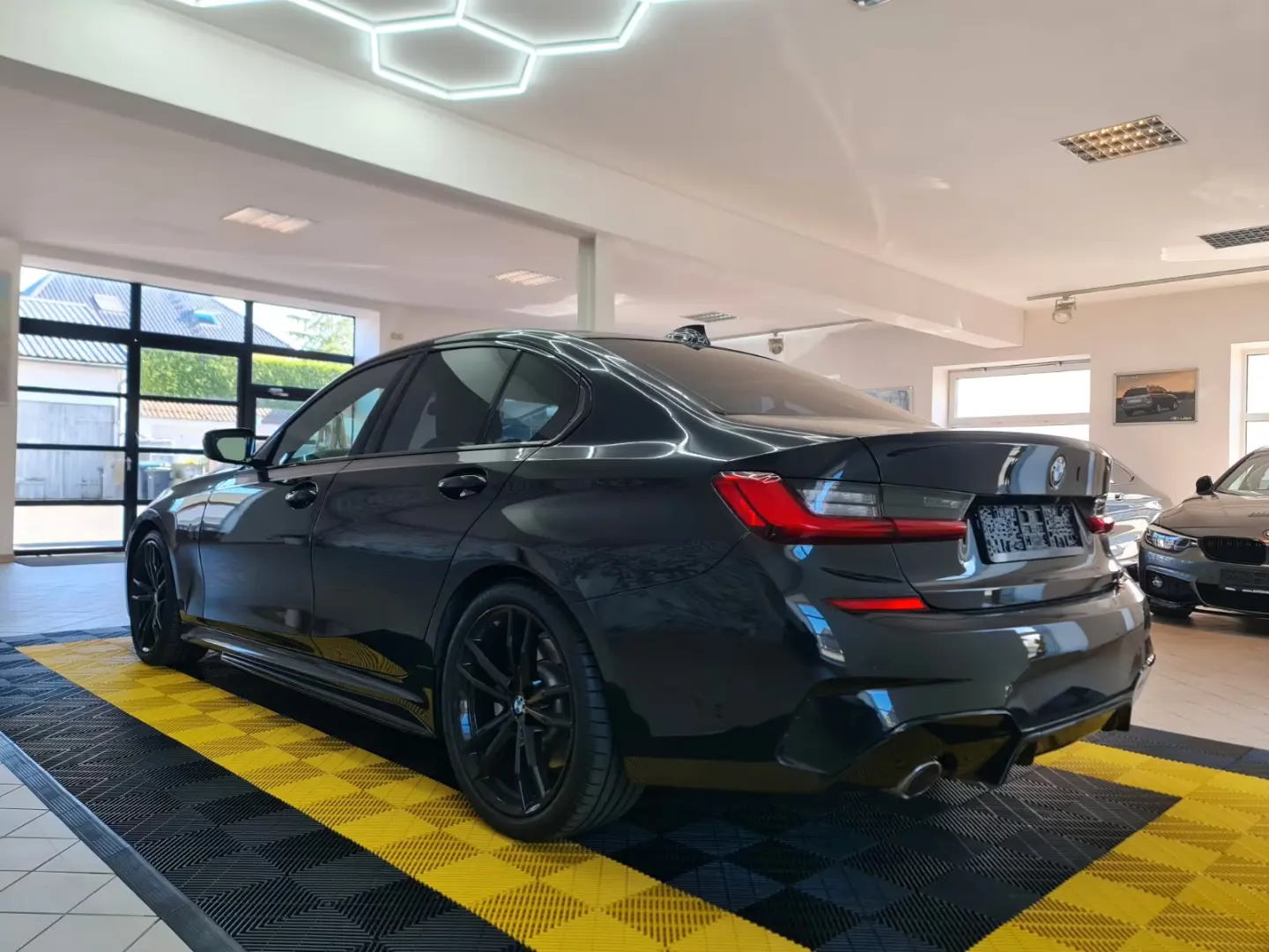 BMW 330 i M Sport Navi  LED  HUD  Virtual