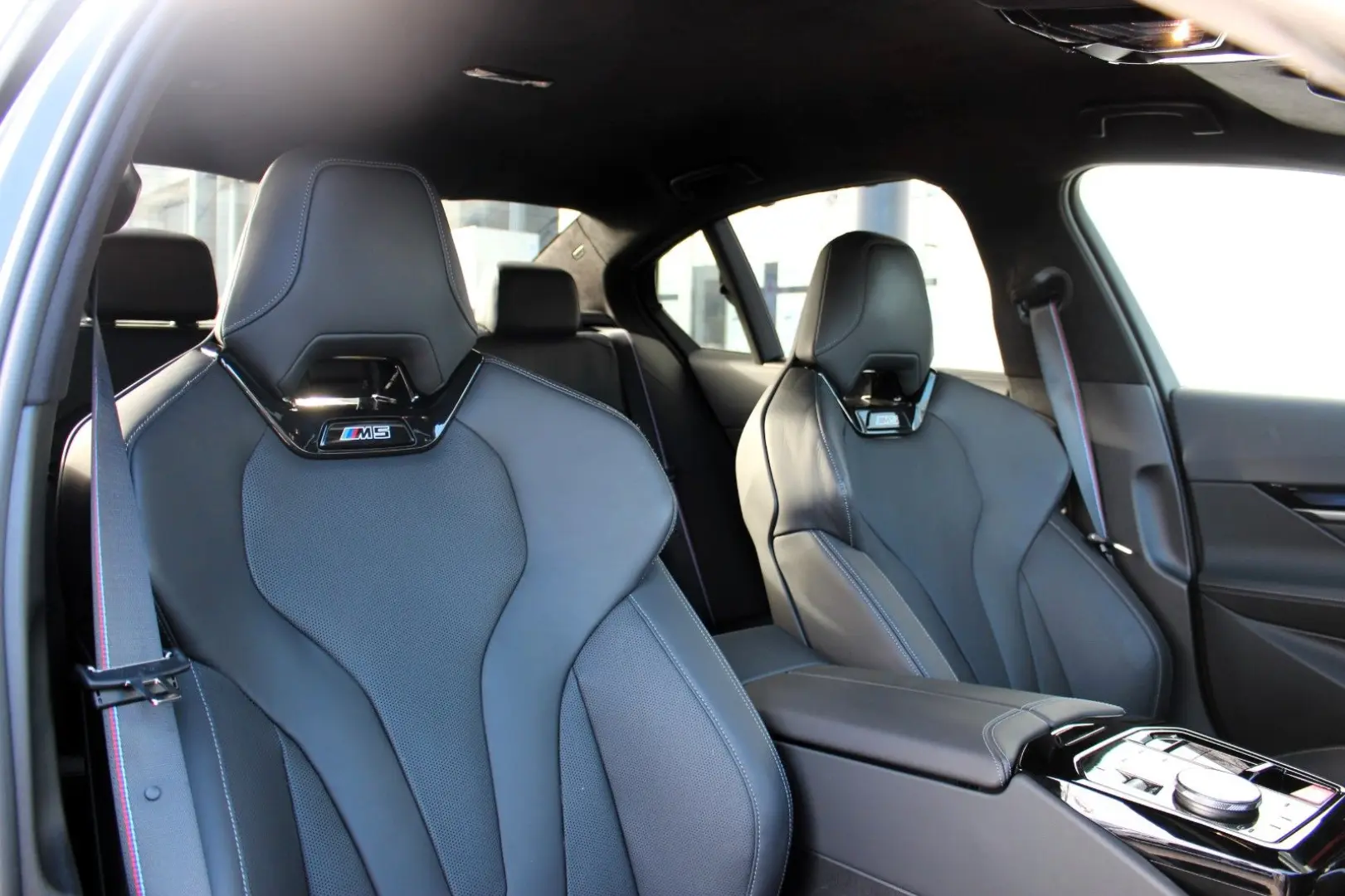 M5  BOWERS&WILKINS  LED  FROZEN BLACK  M DRIVE