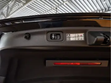 C 400 e 4M AMG Sport AHK Distr. LED Navi Kamera