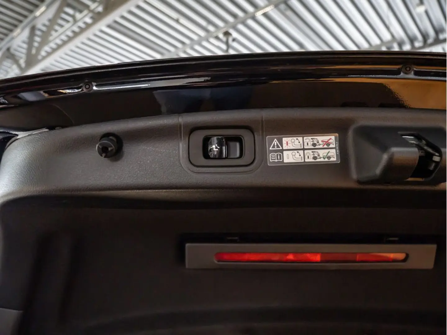 C 400 e 4M AMG Sport AHK Distr. LED Navi Kamera