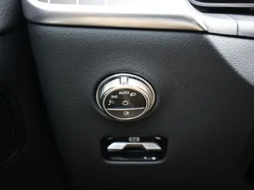 GLC 300 e 4M AMG Sport Advanced LED Pano Navi SH