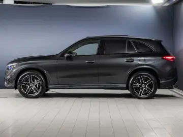 GLC 300 e 4M AMG DIG.LIGHT HUD AHK Pano Distro