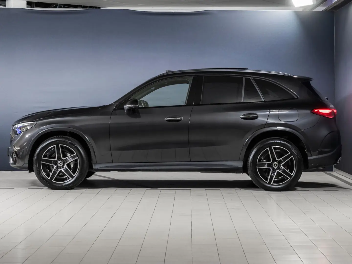 GLC 300 e 4M AMG DIG.LIGHT HUD AHK Pano Distro