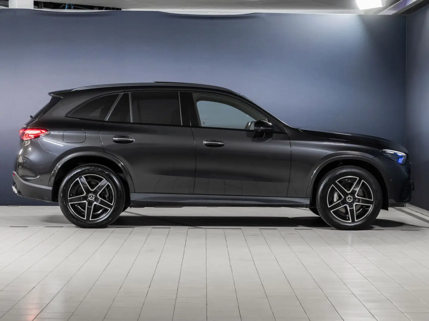 GLC 300 e 4M AMG DIG.LIGHT HUD AHK Pano Distro