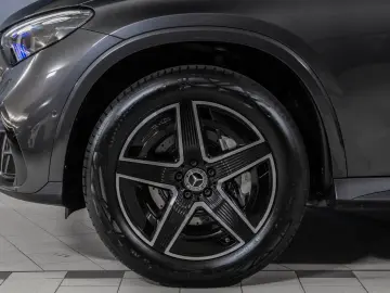 GLC 300 e 4M AMG DIG.LIGHT HUD AHK Pano Distro