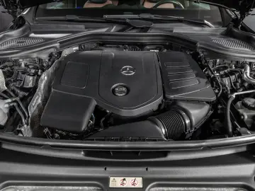 GLC 300 e 4M AMG DIG.LIGHT HUD AHK Pano Distro