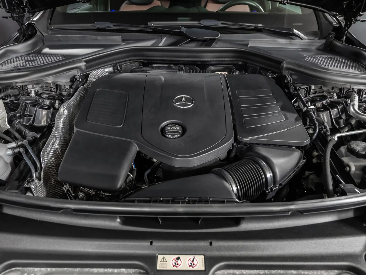 GLC 300 e 4M AMG DIG.LIGHT HUD AHK Pano Distro