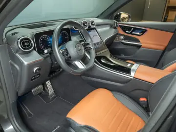 GLC 300 e 4M AMG DIG.LIGHT HUD AHK Pano Distro