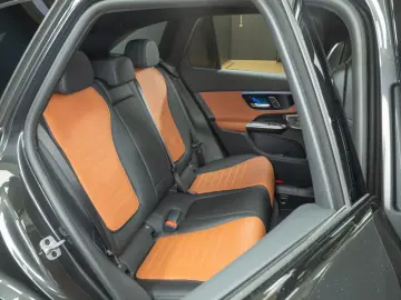 GLC 300 e 4M AMG DIG.LIGHT HUD AHK Pano Distro