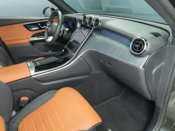 GLC 300 e 4M AMG DIG.LIGHT HUD AHK Pano Distro